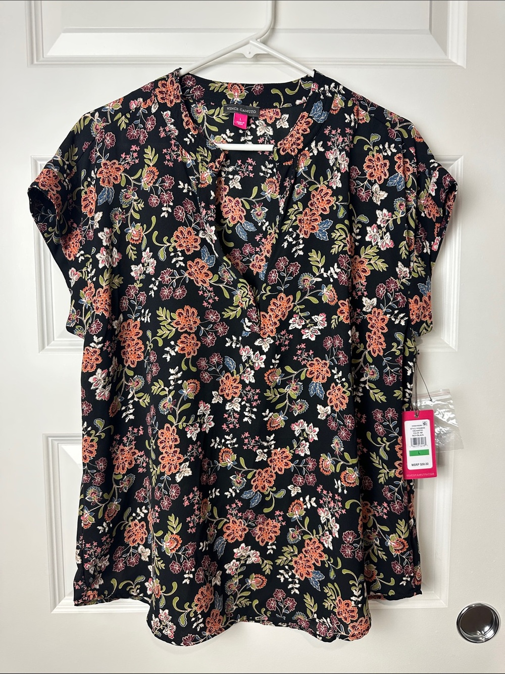 NWT Vince Camuto Women’s Black Floral Split-Neck Short Sleeve Blouse Large